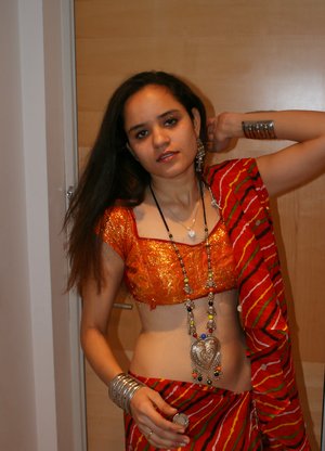 Indian Amateur Babes invites you to browse their free pics with Indian Babe xxx gallery 222449